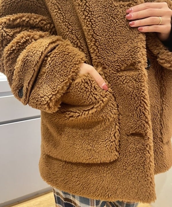 大木さんの「BEAMS WOMEN｜ボア ビッグ ポケット ハーフ コート」を使ったコーディネート