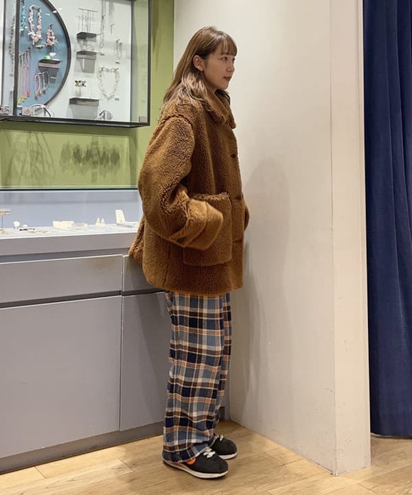大木さんの「BEAMS WOMEN｜ボア ビッグ ポケット ハーフ コート」を使ったコーディネート