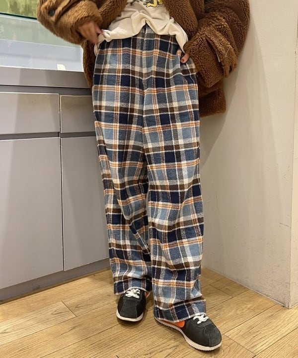 大木さんの「BEAMS WOMEN｜ボア ビッグ ポケット ハーフ コート」を使ったコーディネート