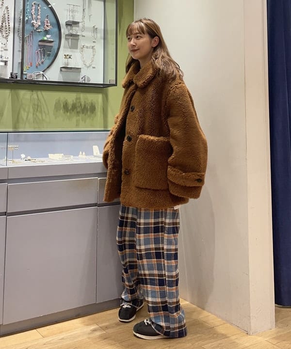 大木さんの「BEAMS WOMEN｜ボア ビッグ ポケット ハーフ コート」を使ったコーディネート