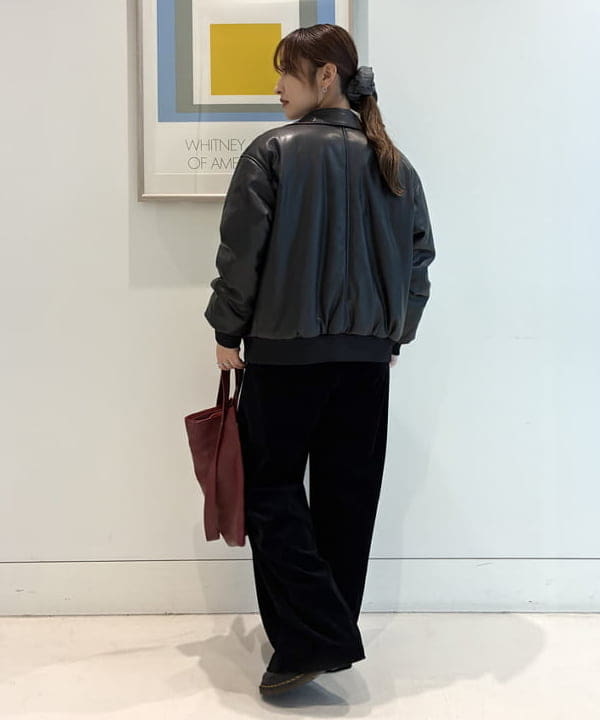 松本 佳菜子さんの「BEAMS WOMEN｜フェイクレザー ナカワタボマー ブルゾン」を使ったコーディネート