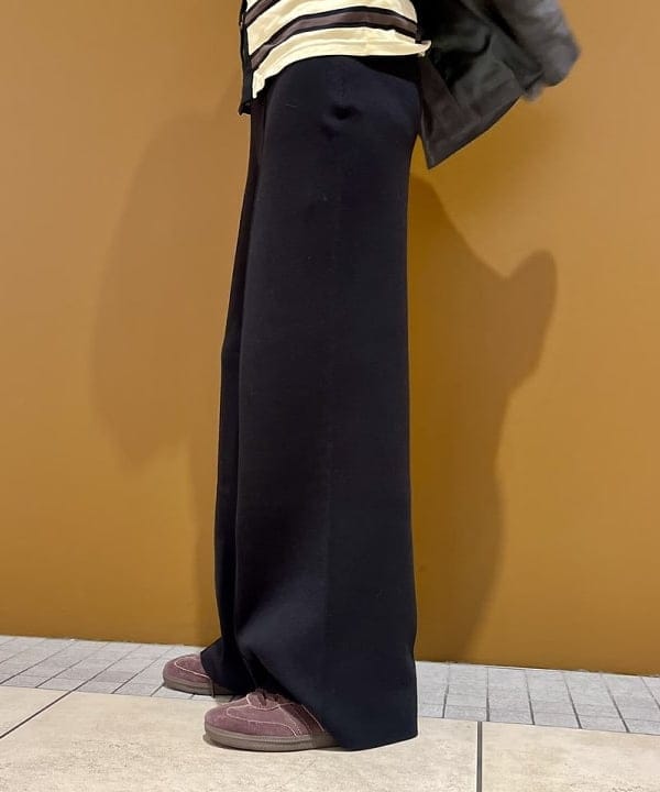 kigoさんの「AK+1 / スムース ニットパンツ」を使ったコーディネート