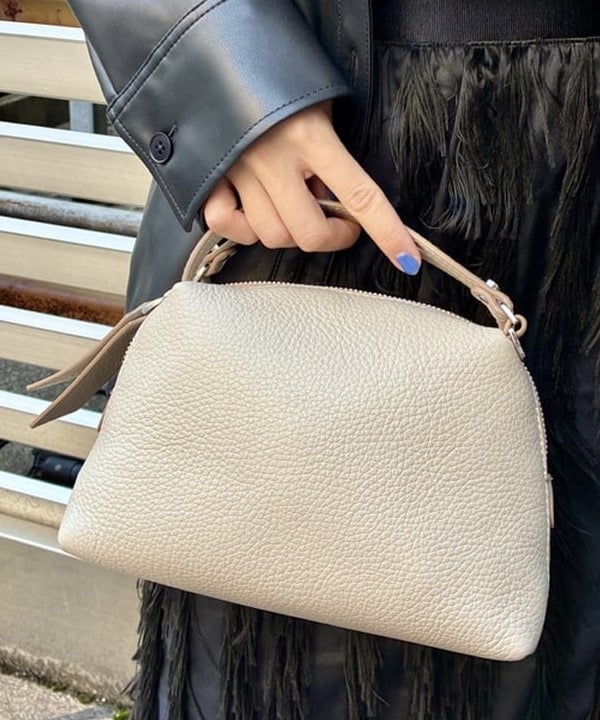 イナダさんの「BEAMS WOMEN｜GIANNI CHIARINI / ALIFA レザーショルダーバッグ S」を使ったコーディネート