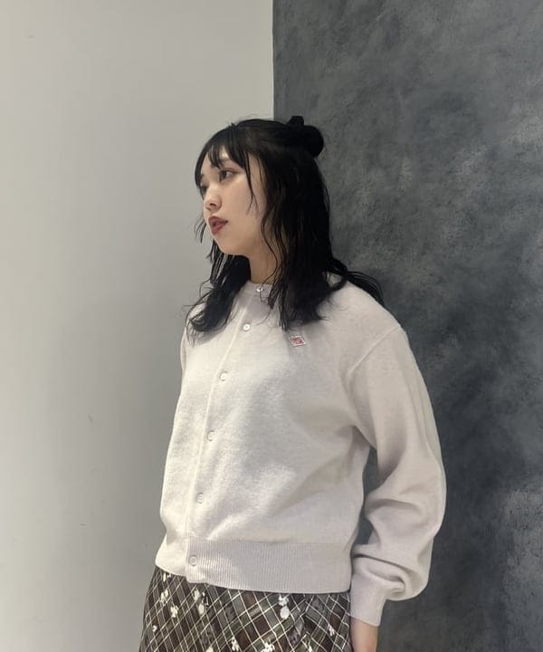 星野 真依さんの「BEAMS WOMEN｜DANTON / LAMBS WOOL CREWNECK CARDIGAN」を使ったコーディネート