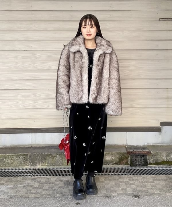カタヤマ アヤさんの「BEAMS WOMEN｜フェイクファー ショート ブルゾン」を使ったコーディネート
