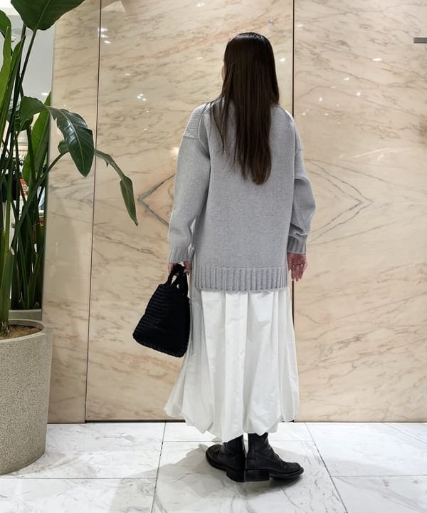 関 桂子さんの「BEAMS WOMEN｜【別注】SLOANE / 3ゲージ ドロップショルダー タートルネック ニット」を使ったコーディネート