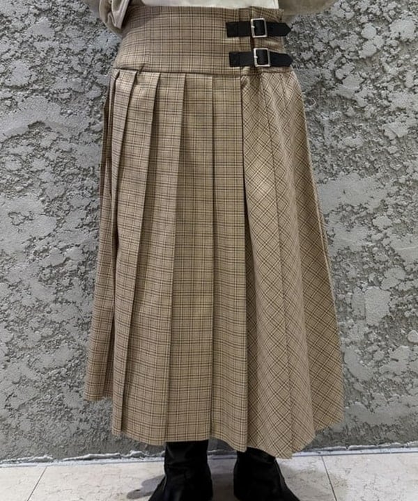 シロヤマさんの「BEAMS WOMEN｜チェック キルト ミディスカート」を使ったコーディネート