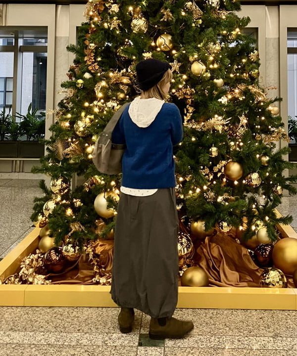 小原 もこさんの「BEAMS WOMEN｜ニュースペーパーバッグ ミニ」を使ったコーディネート