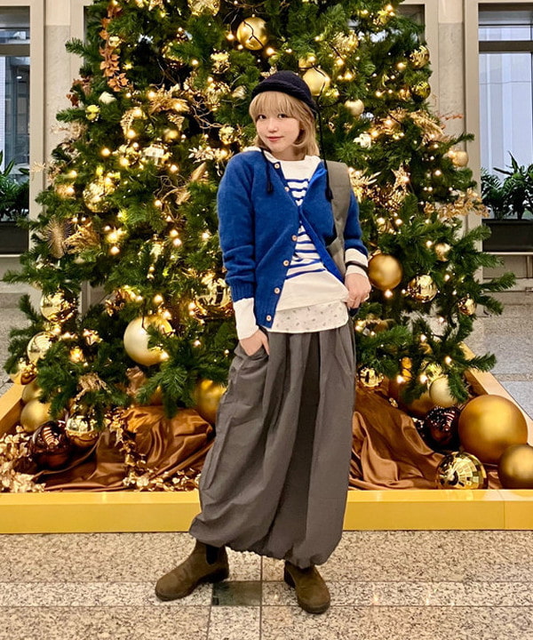 小原 もこさんの「BEAMS WOMEN｜ニュースペーパーバッグ ミニ」を使ったコーディネート