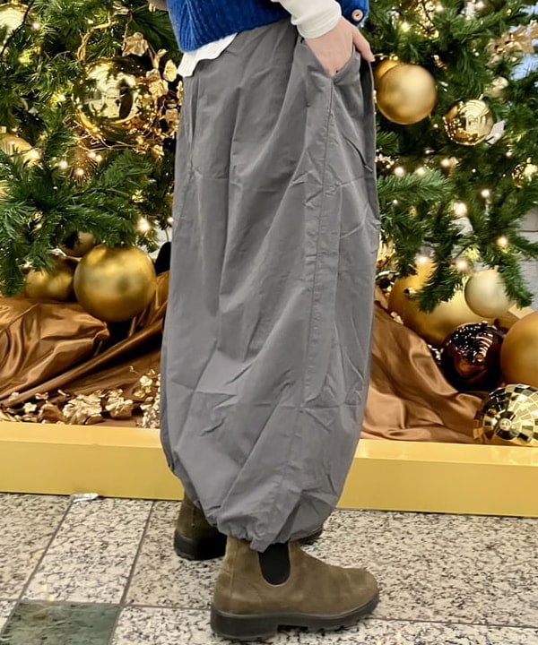 小原 もこさんの「BEAMS WOMEN｜ニュースペーパーバッグ ミニ」を使ったコーディネート