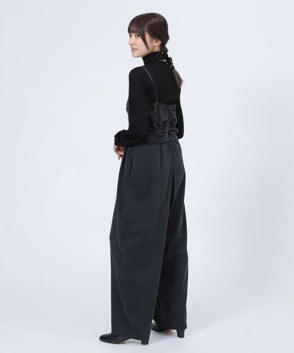 茂野 真楓さんの「BEAMS WOMEN｜キュプラ ドレープ オールインワン」を使ったコーディネート