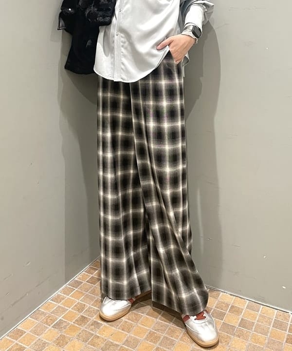 加歩さんの「BEAMS WOMEN｜RBS / フェイクファー ステンカラー コート」を使ったコーディネート