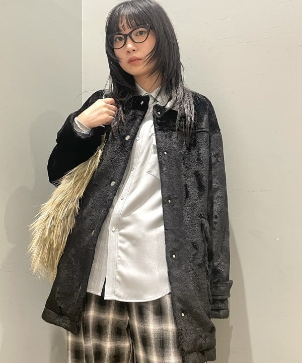 加歩さんの「BEAMS WOMEN｜RBS / フェイクファー ステンカラー コート」を使ったコーディネート