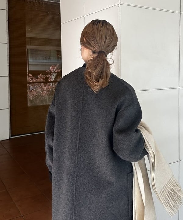 大浦 栞さんの「BEAMS WOMEN｜リバー Vネック ロングコート」を使ったコーディネート