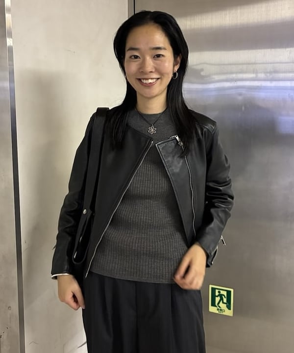 津藤 理佐子さんの「BEAMS WOMEN｜ヘムデタッチャブル スラックス」を使ったコーディネート