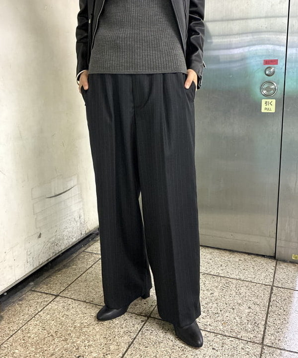 津藤 理佐子さんの「BEAMS WOMEN｜ヘムデタッチャブル スラックス」を使ったコーディネート