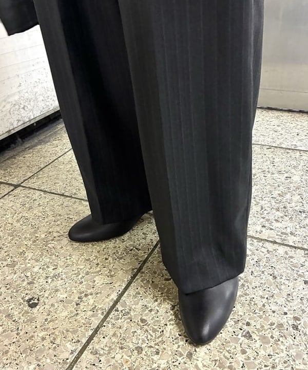 津藤 理佐子さんの「BEAMS WOMEN｜ヘムデタッチャブル スラックス」を使ったコーディネート