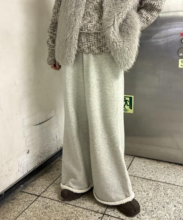 津藤 理佐子さんの「BEAMS WOMEN｜maturely / ワイド フレア ジャージー パンツ」を使ったコーディネート