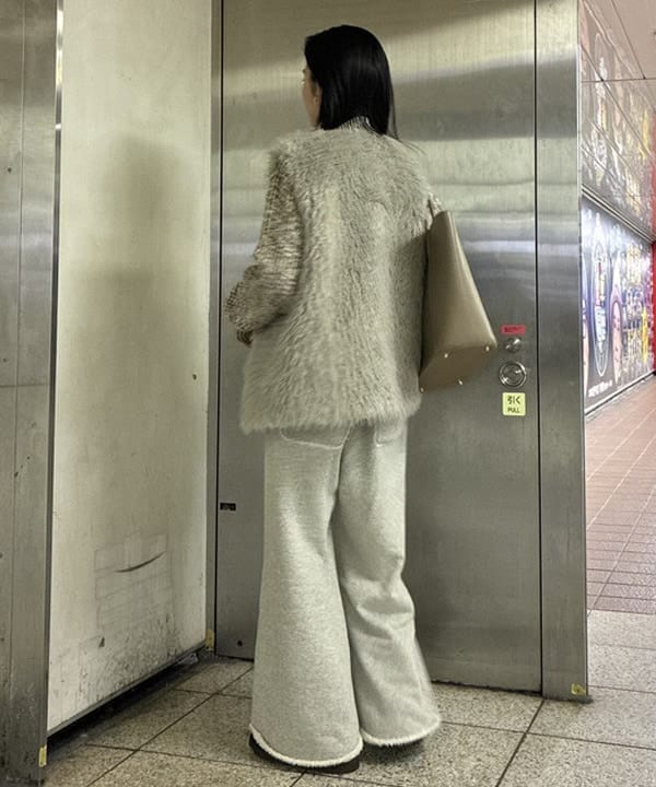 津藤 理佐子さんの「BEAMS WOMEN｜maturely / ワイド フレア ジャージー パンツ」を使ったコーディネート