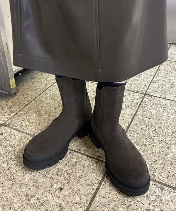 津藤 理佐子さんの「BEAMS WOMEN｜【別注】Nor’Easterly / シェットランド シャギー クルーネック 25FW」を使ったコーディネート