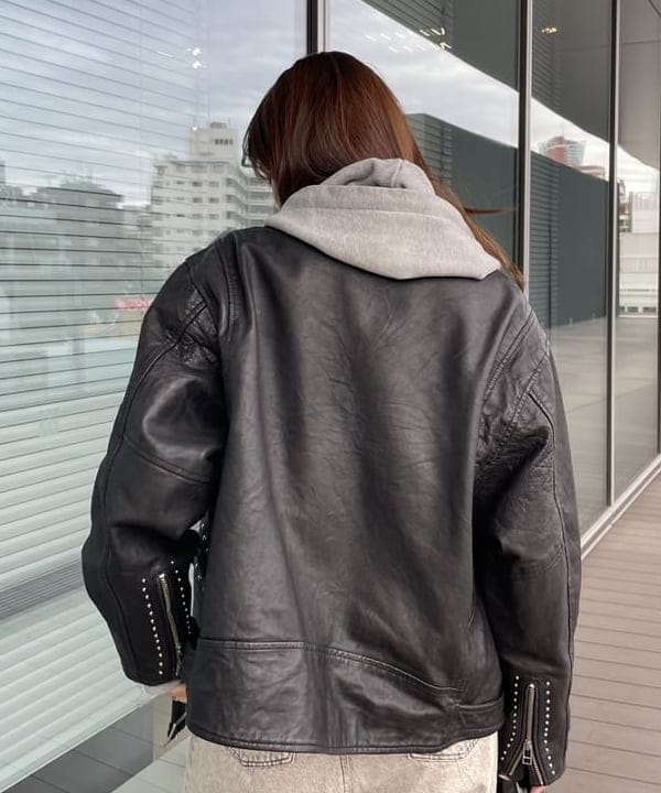 松本 佳菜子さんの「BEAMS WOMEN｜スウェット ジップ フーディー」を使ったコーディネート