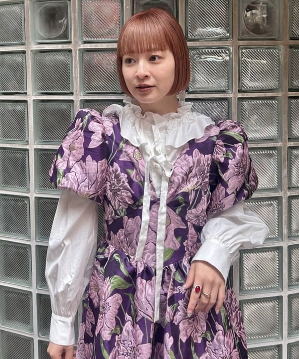 ナカノ アイさんの「BEAMS WOMEN｜フリルカラー リボン ブラウス」を使ったコーディネート