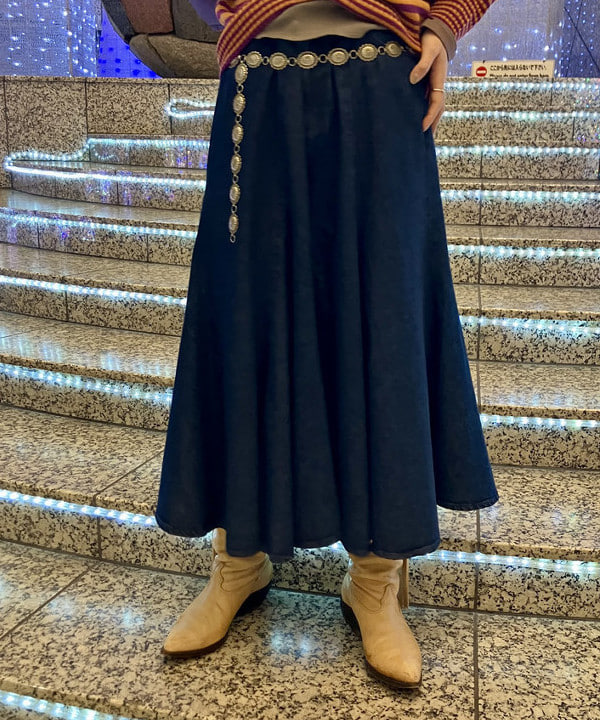 小原 もこさんの「BEAMS WOMEN｜リバーシブル ダウン ベスト」を使ったコーディネート