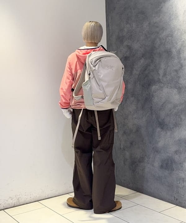 yokoyama shionさんの「BEAMS WOMEN｜フラワー サーマル パーカー」を使ったコーディネート