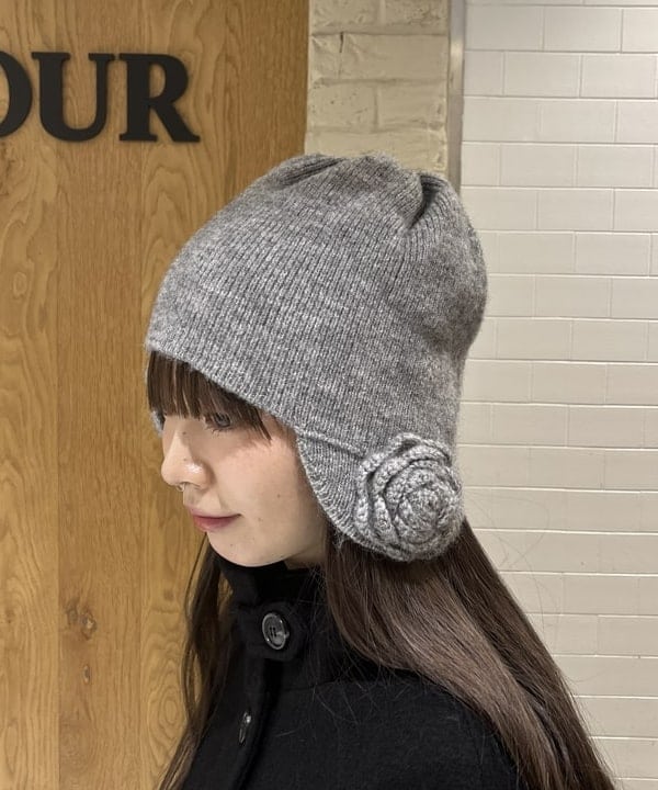 江口 息吹さんの「BEAMS WOMEN｜【別注】Casselini / フラワー ニット帽」を使ったコーディネート