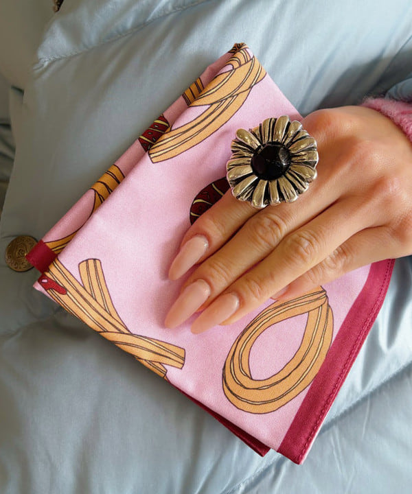 りかちょび/岸本梨佳さんの「BEAMS WOMEN｜【別注】Nor&rsquo;Easterly / シェットランド シャギー クルーネック 25FW」を使ったコーディネート