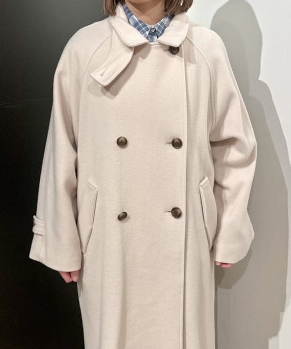 早川 萌子さんの「BEAMS WOMEN｜スタンドカラー ダブル コート」を使ったコーディネート