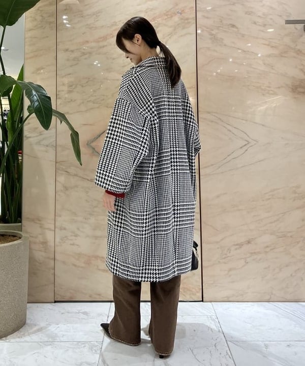 茂野 真楓さんの「BEAMS WOMEN｜MACKINTOSH / COLIIN グレンチェック コート」を使ったコーディネート