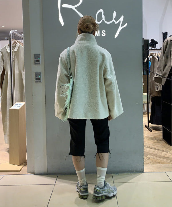 れいなさんの「BEAMS WOMEN｜シャギー トグルボタン ハーフ コート」を使ったコーディネート