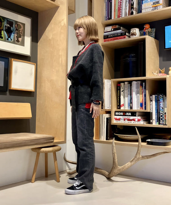 小原 もこさんの「BEAMS WOMEN｜BEAMS BOY / 樹脂 パール ロング ネックレス」を使ったコーディネート