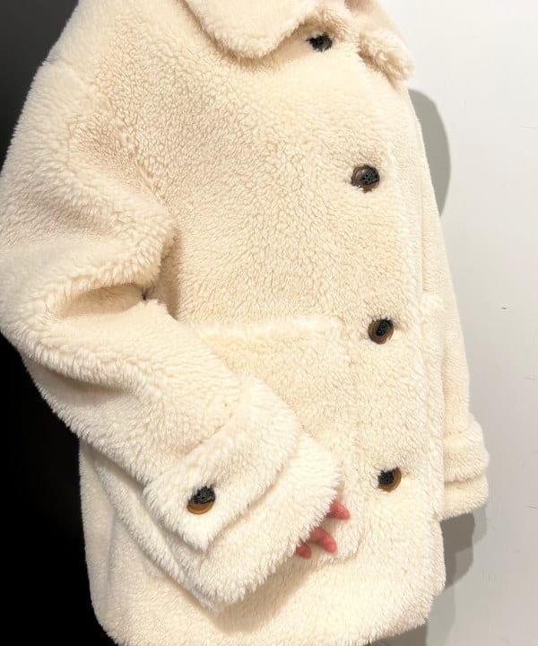 佐藤 亜美さんの「BEAMS WOMEN｜ベロア ワイド スウェット パンツ」を使ったコーディネート