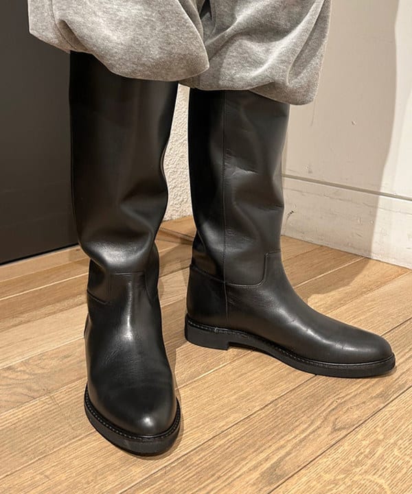 佐藤 亜美さんの「BEAMS WOMEN｜ベロア ワイド スウェット パンツ」を使ったコーディネート