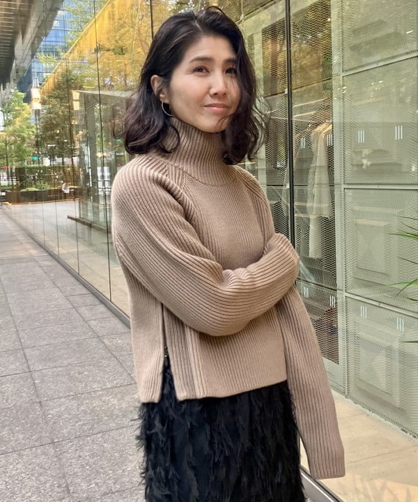 松元 晴佳さんの「BEAMS WOMEN｜サイドジップ リブ プルオーバー ニット .M」を使ったコーディネート