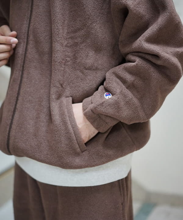 BAKU(東江 漠)さんの「BEAMS WOMEN｜【別注】Champion / Fleece Stand Zip Jacket」を使ったコーディネート