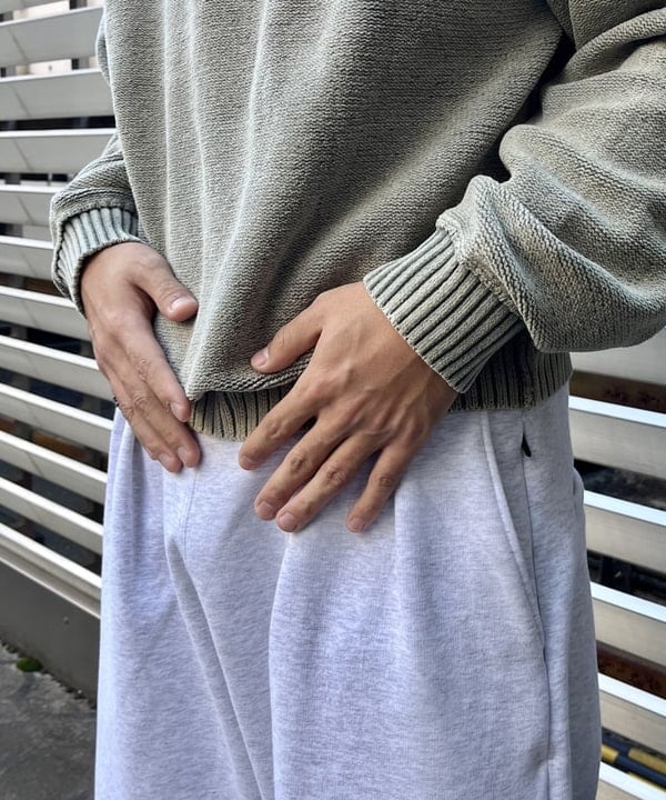 槙山 賢斗さんの「BEAMS WOMEN｜7ゲージ フェード クルーネック ニット」を使ったコーディネート