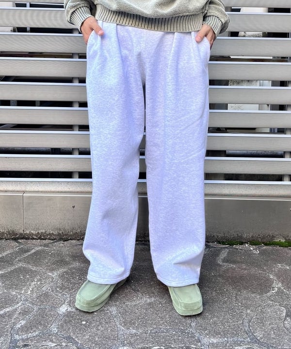 槙山 賢斗さんの「BEAMS WOMEN｜7ゲージ フェード クルーネック ニット」を使ったコーディネート