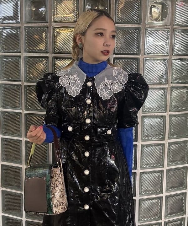 山本 里南さんの「BEAMS WOMEN｜14ゲージ リブ タートル ネック ニット」を使ったコーディネート