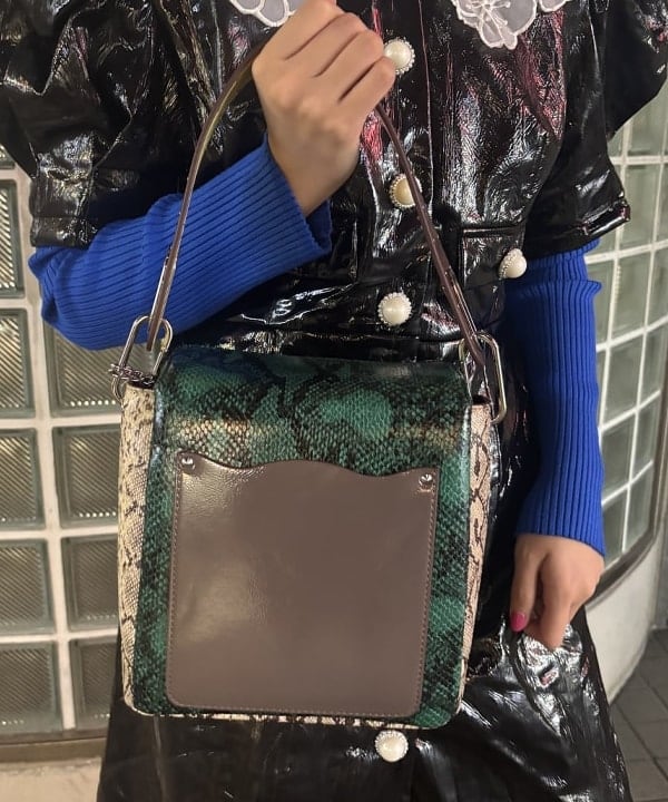 山本 里南さんの「BEAMS WOMEN｜14ゲージ リブ タートル ネック ニット」を使ったコーディネート