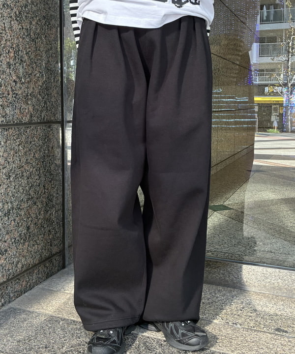 amiriさんの「BEAMS WOMEN｜ワイドストレート ウィンドストップ スウェットパンツ」を使ったコーディネート