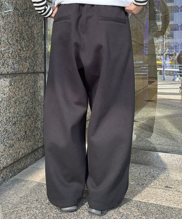 amiriさんの「BEAMS WOMEN｜ワイドストレート ウィンドストップ スウェットパンツ」を使ったコーディネート