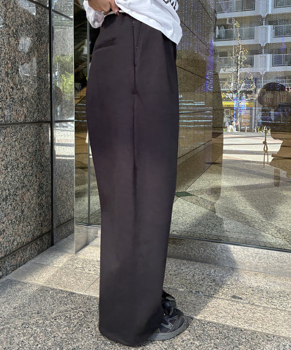 amiriさんの「BEAMS WOMEN｜ワイドストレート ウィンドストップ スウェットパンツ」を使ったコーディネート