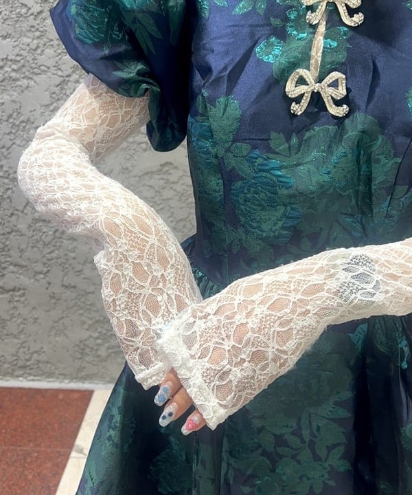 みゆうさんの「BEAMS WOMEN｜ストレッチレース クルーネック Tシャツ」を使ったコーディネート