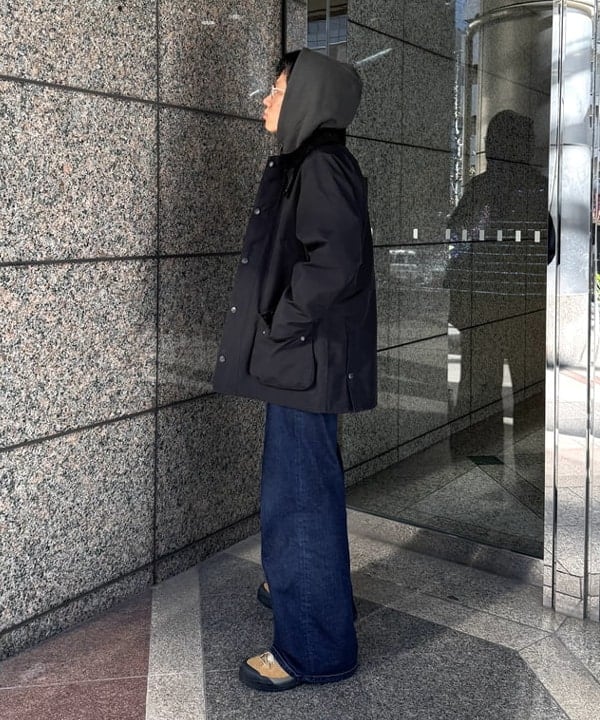 配島 孝明さんの「BEAMS WOMEN｜【別注】Barbour / BEDALE 2Layer Classic Fit」を使ったコーディネート