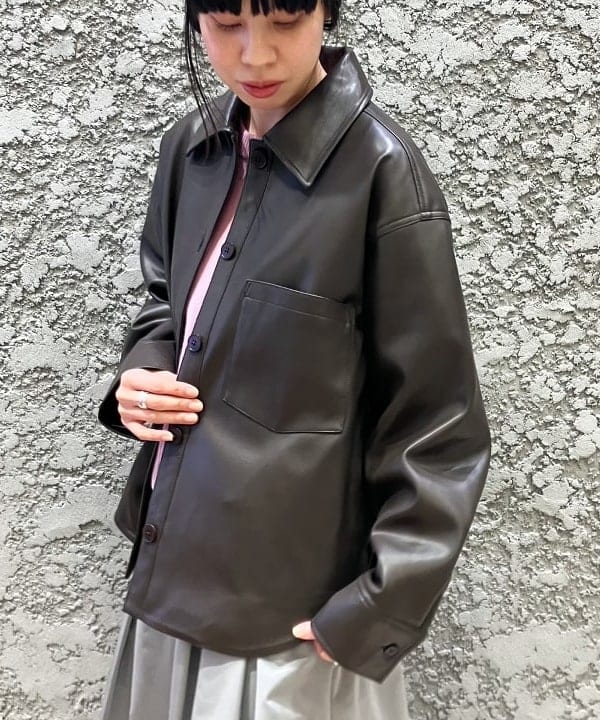 OSUMIさんの「BEAMS WOMEN｜フェイクレザー シャツジャケット」を使ったコーディネート