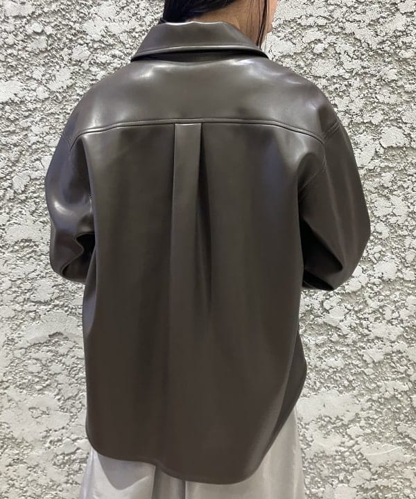 OSUMIさんの「BEAMS WOMEN｜フェイクレザー シャツジャケット」を使ったコーディネート