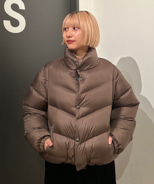 佐藤 亜美さんの「BEAMS WOMEN｜【別注】SIERRA DESIGNS / 2WAY ショート ダウン 25FW」を使ったコーディネート